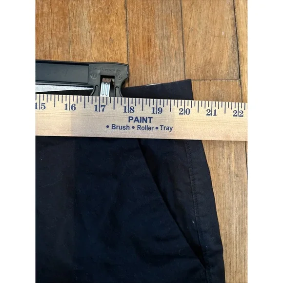 Old Navy 5" Chino Flat Front Shorts Women's Size 16‎ Black - Picture 6 of 9